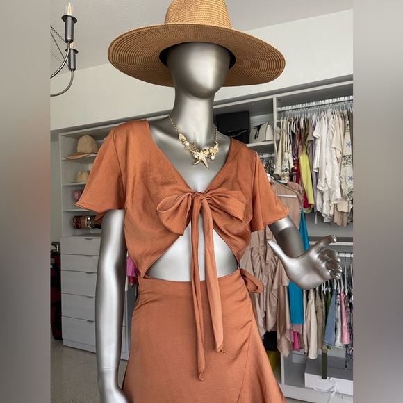 SATIN EFFECT CUT OUT DRESS π€ - Picture 7 of 7